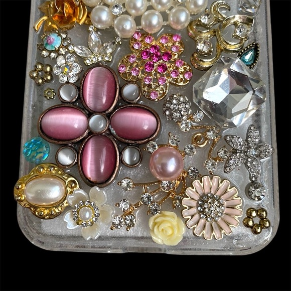 Pink and White Floral Vintage Jewelry iPhone 11 Pro Max Case - Picture 3 of 7